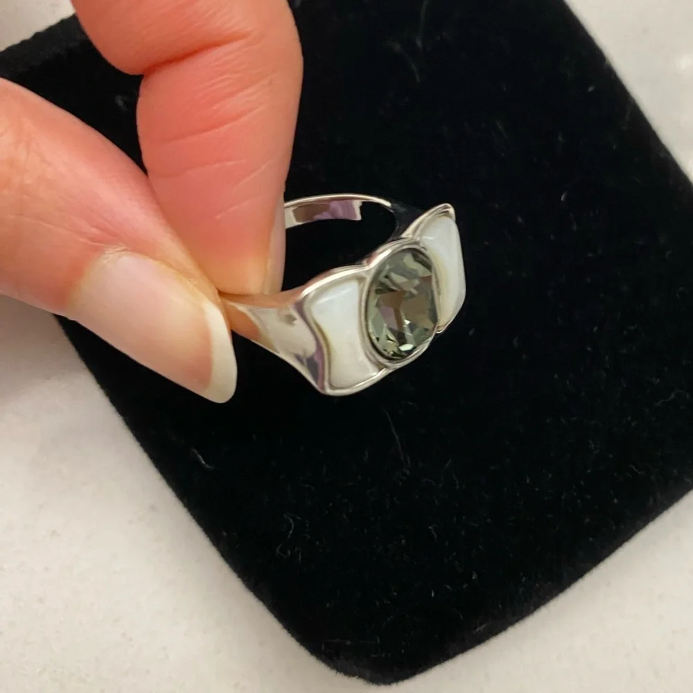 Green Stone and mother of Pearl Bow style Silver tone Ring New